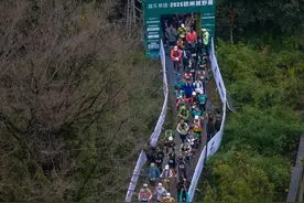 2025杭州越野赛在西湖群山间开跑，赛道有着880多年历史图片