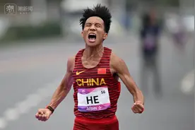 跑过风景跑过你！曾经的“赤脚少年” 跑出中国男子马拉松亚运首金图片