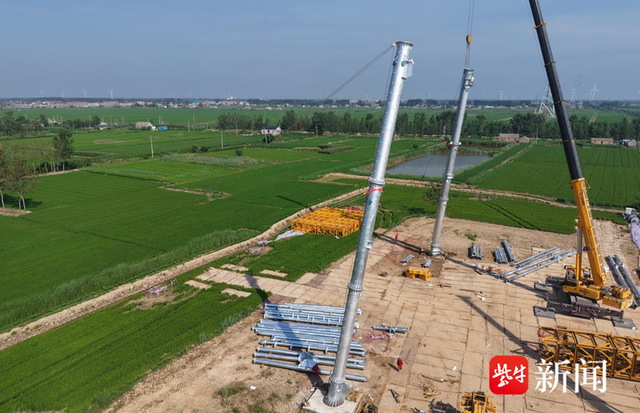 江苏省送变电公司：滨海~鹤栖500千伏线路工程跨越塔组立