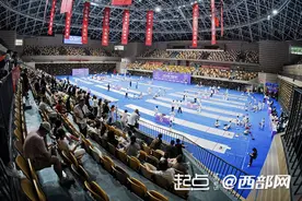 近千名少年“剑客”同场“论剑” 陕西省青少年体育俱乐部击剑联赛（第二站）举行图片