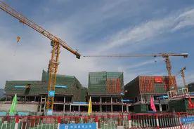 三峡国际健康城三峡医学中心一期工程门诊楼、医技楼主体结构封顶图片