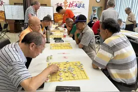 这群老人以棋会友，乐在“棋”中！图片