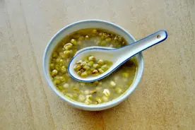 绿豆汤是红色的好，还是绿色的好？今天终于有答案了图片