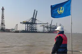 大风来袭，浙江沿海82条水上客运航线停航图片