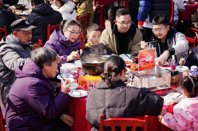 “烟火上里·坝坝年”四川雅安雨城区2026年猪文化活动举行