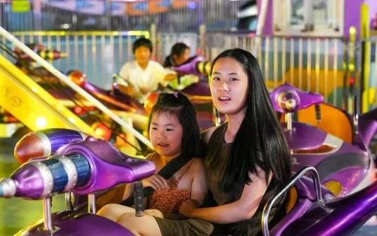 日夜交替，乐趣翻倍！快来青岛西海岸新区金沙滩啤酒城解锁双重精彩！