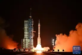 神舟十九号采用6.5小时快速交会对接，是装载物资最多最重的一次图片