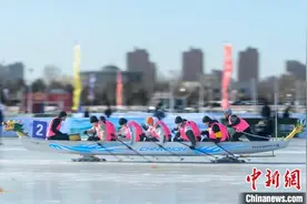 2024—2025冰上龙舟超级联赛总决赛在内蒙古锡林郭勒举办图片