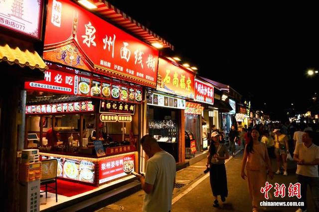 福建泉州：千年古街烟火味浓