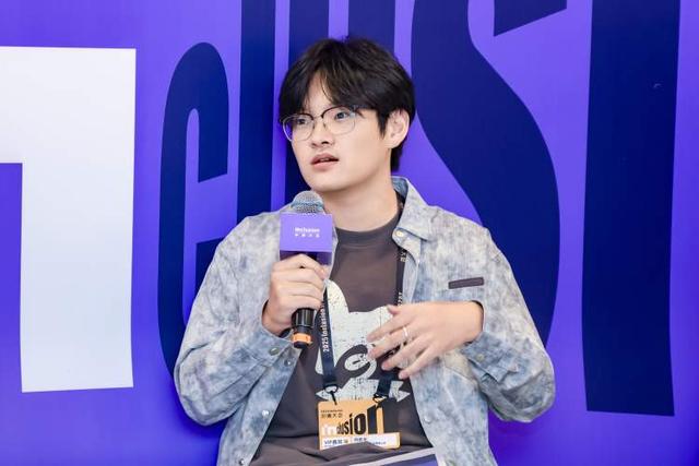 13个模型造一个AI歌手、智能体的限制在哪里……外滩大会的科创青年都在想什么｜2025外滩大会
