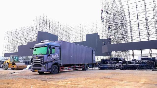 现场直击！柳州音乐节舞台搭建进度，出行、停车、玩法攻略戳→