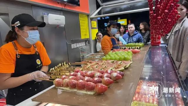 突然爆火!全国多地市民深夜排队抢购,上海有店卖到98元一串?