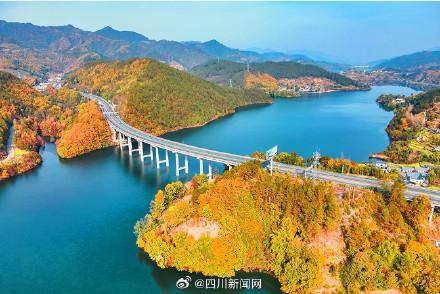 四川广元：山山秋色如画 树树红叶醉人