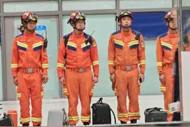 37人！中国云南救援医疗队包机奔赴缅甸地震灾区图片