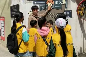 城市美育日相约苏州河畔   亲子研学队伍寻访工运记忆图片