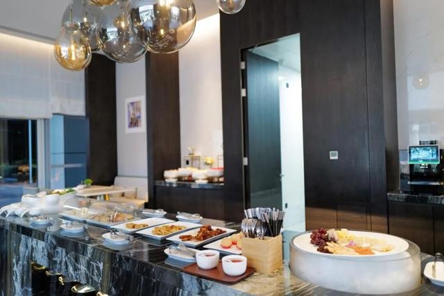 洲际行政酒廊的天花板，是这家？