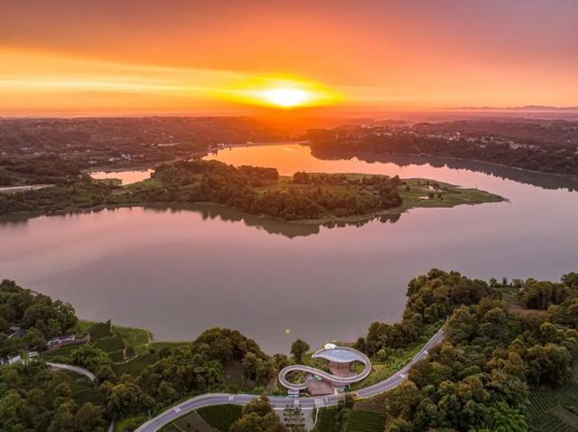 雅安百丈湖国际旅游度假区入选四川省11大文旅旗舰项目