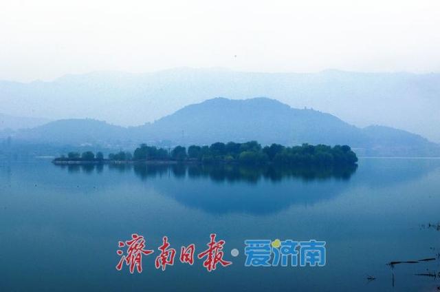 一年四季 泉在济南丨雨后卧虎山水库 宛如水墨画
