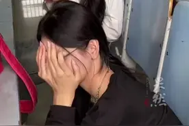 女大学生伸懒腰屁股卡进椅子致骨折：希望大家注意坐姿，挺直腰板图片