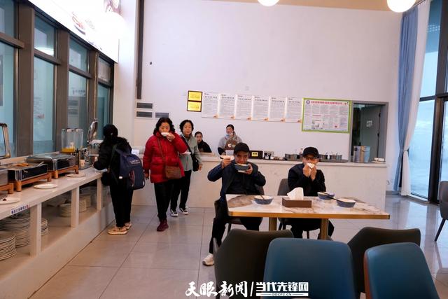 百里杜鹃：“生态康养”获省外游客点赞