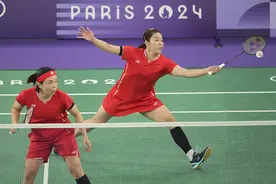 提前锁定金牌！中国两对组合会师羽毛球女双决赛图片