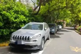 因“停车难”TA们的关系曾紧张到“剑拔弩张”！最终靠这三“力”有效缓解→图片