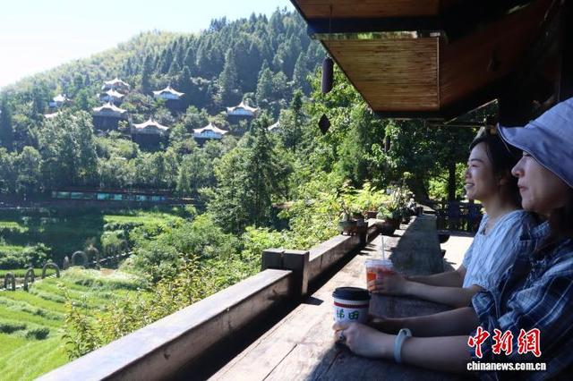 探访浙江云和“中国最美梯田”：初秋美景吸引民众