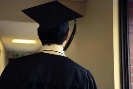 闪电律解｜网红虚填学历是否违法？ 律师：要区分个人和企业行为图片