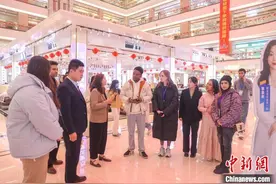 洋网红走进“中国实木家居之都”赣州南康 探寻小城大业背后故事图片