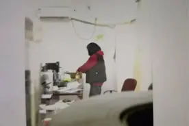 湖北一事业单位女子向同事水杯投不明物质，警方介入调查图片