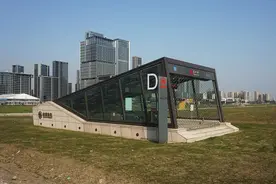 地铁站出入口，该用字母还是数字编号？图片