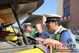 河北泊头开展安全检查守护校园安全图片