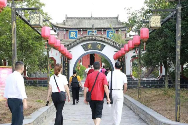 传承传统文化 促进和谐交流 2025年鲁甸县川渝避暑旅居文化交流座谈会成功举办