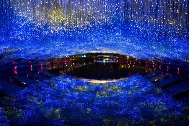 浪漫到窒息！北京首个水上光影舞台梦幻亮相——