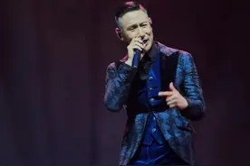 张学友宠粉唱破音，这萌暖的“老baby”怎能不爱图片