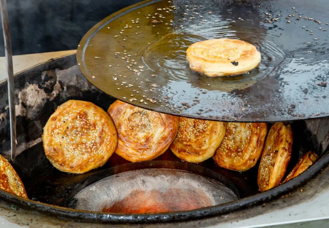 肥肠粉必须配军屯锅魁·····这对CP太好磕