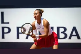 郑钦文直落两盘战胜弗莱彻晋级WTA1000罗马站16强图片