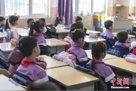 未成年人保护既要“硬约束”，又需“软关怀”图片