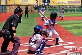 两岸青少年棒球邀请赛：台湾花莲光复小学棒球队夺冠图片