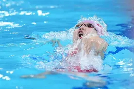 巴黎奥运会女子200米仰泳预赛，彭旭玮排名第一晋级图片