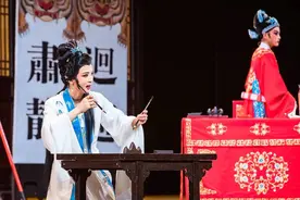 观众带着望远镜看李云霄，越剧如何接棒这泼天的流量？丨文化观察图片