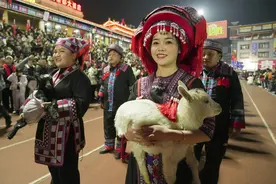 新华全媒+｜2025年贵州“村超”开幕#图片