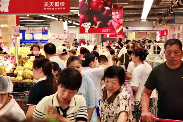 全国首个大型折扣超市正式开业 引爆线下消费热潮