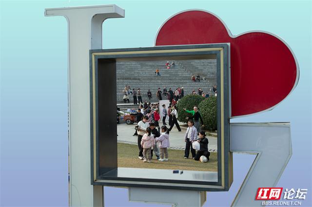 在株洲的钢琴广场，遇见一个被阳光烘焙的周末