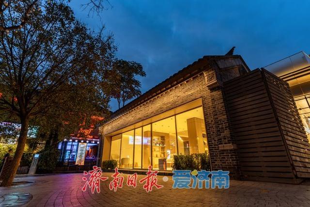 一年四季 泉在济南丨济南宽厚里：夜幕下的璀璨烟火人间