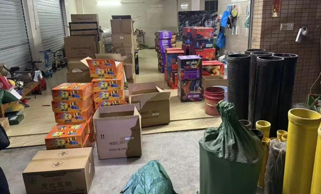 整整2吨!广东2人“囤积癖”大爆发?紧急提醒:这些东西别囤,是在藏“炸弹”-图1