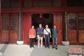 浙江宁波北仑：台胞千里寻亲 社区助力祠前认祖图片