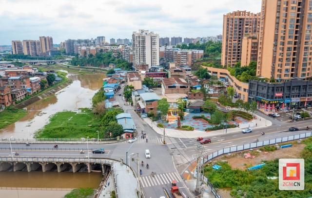 荣县锁江桥口袋公园 触手可及的土陶艺术