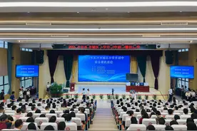 长沙举行城区小升初微机派位，五区派位总数73897人图片