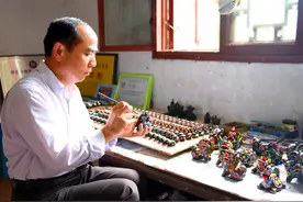 影像贵州丨黄平生肖泥哨饰品走俏市场图片